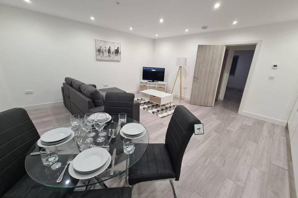Entire Property Luton 2 Bedroom Apartment Home From Home Great Location Екстер'єр фото