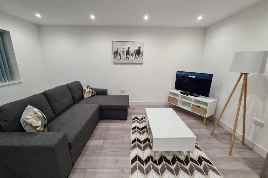 Entire Property Luton 2 Bedroom Apartment Home From Home Great Location Екстер'єр фото