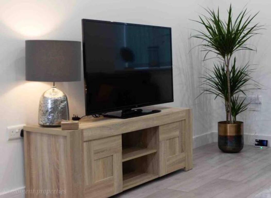 Entire Property Luton 2 Bedroom Apartment Home From Home Great Location Екстер'єр фото